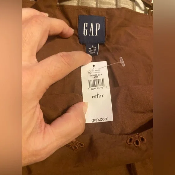 New- Gap Eyelet Scalloped Mini Dress - Picture 6 of 6